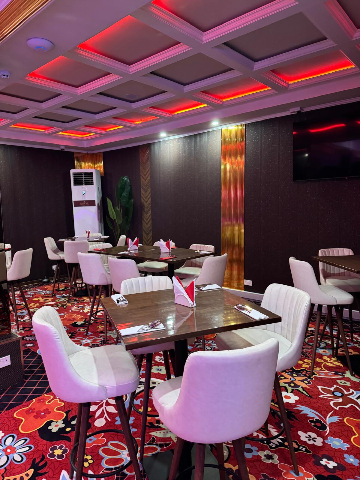 Royal Slots bar and lounge